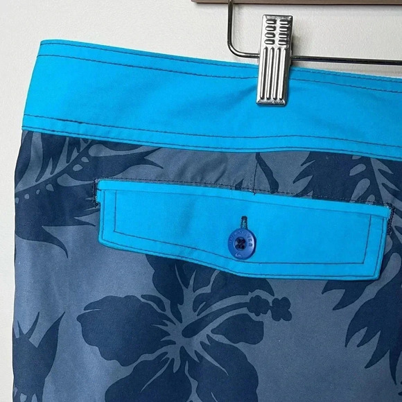 QuickSilver Amphibians Board Hawaiian Print Board Short - Picture 8 of 12